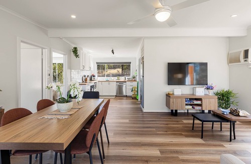Bonnie Doon Cottage | Nanda Lake House: 2 BR, 1 BA Cottage in Bonnie Doon, Sleeps 8