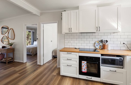 Bonnie Doon Cottage | Nanda Lake House: 2 BR, 1 BA Cottage in Bonnie Doon, Sleeps 8