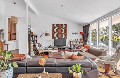 Burnside House | Nature's Edge - A Parkland Escape for Families