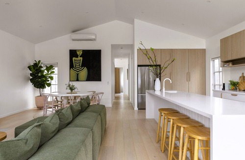 Rosebud House | NESTE on 5th - Luxury in the heart of Rosebud.