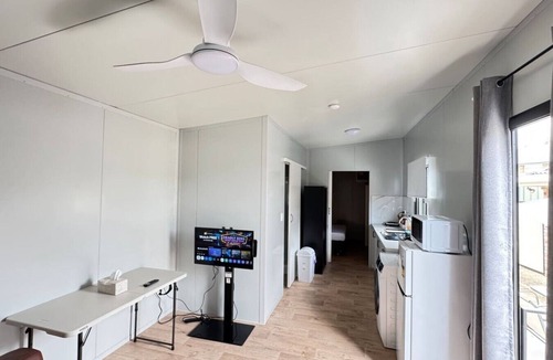 Boronia Heights House | New 2 Bed room House with 2 A/C and Free Parking