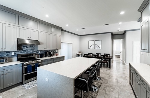 Midway City House | New 2022 5-Bedrooms w/9 Queen Beds Near Disneyland