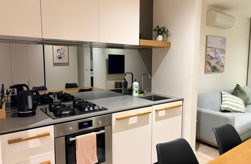 West Melbourne Apartment | New 2BR Inner-City Apartment | Free Parking | Near Marvel Stadium