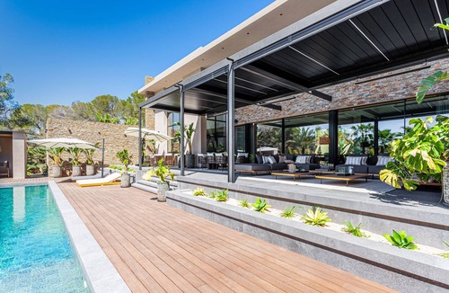 Cala Vinas Villa | New build villa right on the beach with tropical garden and Bali feeling