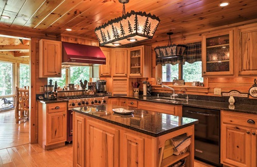 Pine Bush Cabin | NEW! FOLEY'S LOG CABIN with Hot Tub