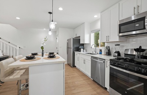 Vernon House | NEW! Koreatown+Universal Studios