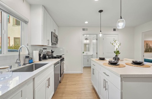 Vernon House | NEW! Koreatown+Universal Studios
