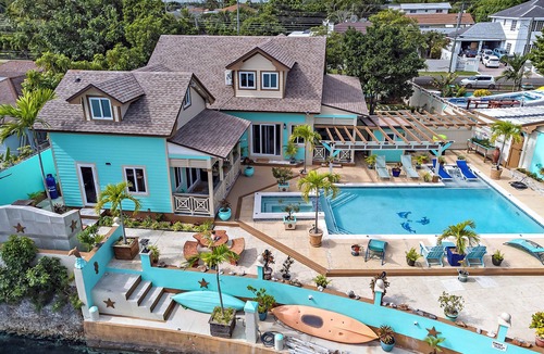 Nassau Cottage | NEW LUXE Canal-Front Cottage in THE BAHAMAS!