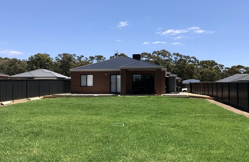 Strathfieldsaye House | New, modern & spacious in a perfect quiet location only 10 minutes from the city