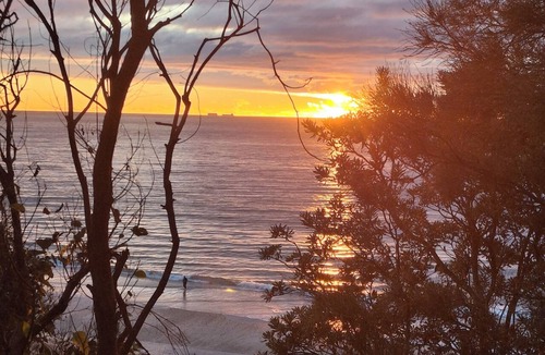 North Wollongong Apartment | New on the listings. North Beach Apartment, walk to Stuart Park or Cliff Road.