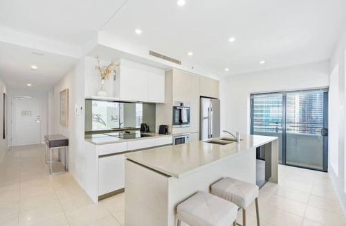 Surfers Paradise Apartment | NEW Soul Amazing Ocean View! lv22