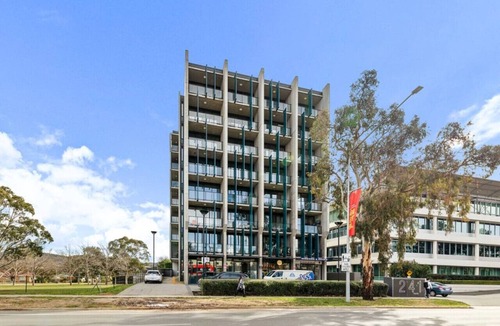 Lyneham Apartment | New to VRBO: Designer Series Apartment on Northbourne