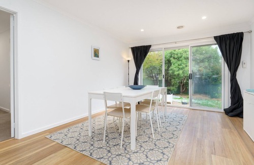 Ngunnawal Villa | NEW TO VRBO: Family-Friendly Home with Yard | Near Gungahlin