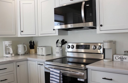 Darnley Cottage | Newly Built Ocean View Cottage, Minutes To Thunder Cove Beach