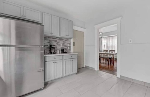 North Buffalo House | Newly Renovated ! Upper Modern Large 3 Bed House
