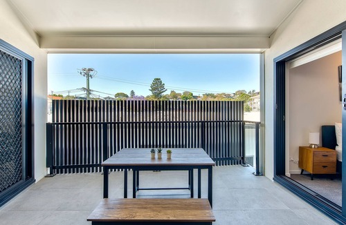 Mount Gravatt East Apartment | Newly spacious top level good view near city apartment