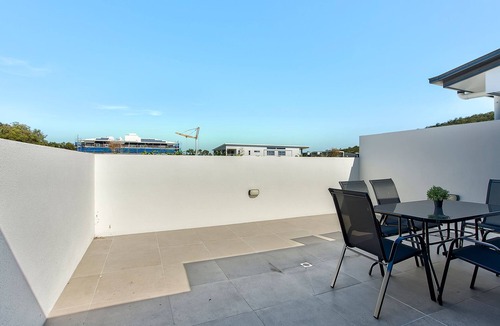 Mount Gravatt East Apartment | Newly spacious top level good view near city apartment