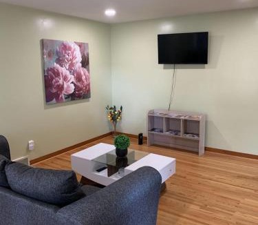 Athol Springs House | Niagara Falls Private Brick Vacation Home