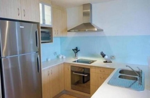 Miami Apartment | North Burleigh Family Resort opposite the Burleigh Esplanade and patrolled beach