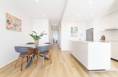 Lyons Apartment | North-Facing Apartment with Telstra Tower Views