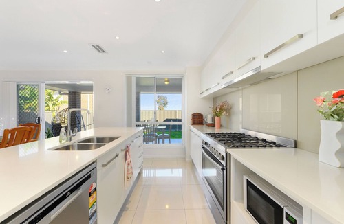 Jordan Springs House | North-West 5Br near Woolworths & Regatta Centre