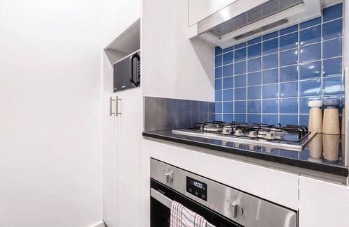 Port Melbourne Apartment | Nottville Poolside Coastal Cosmopolitan off Bay St