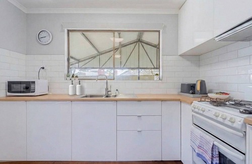 White Hills House | Nouveau Home - honest accommodation close to Bendigo