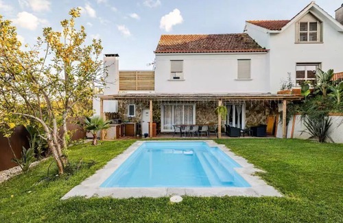 Vigo Cottage | O Lar de Laura - House with garden and swimming pool in Vigo suitable for pets
