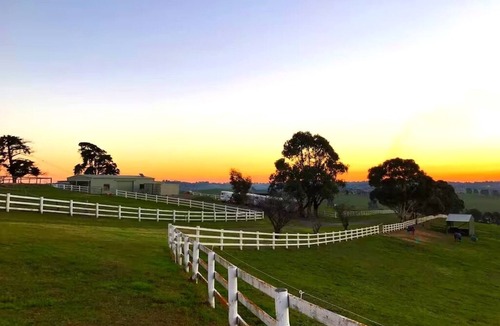 Chirnside Park Cottage | Oak Hill Cottage Peaceful Escape with Stunning Views