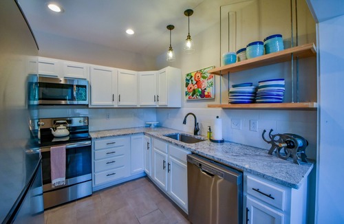 Tuscaloosa House | Oak - Walk to the Stadium! Backyard with firepit & grill