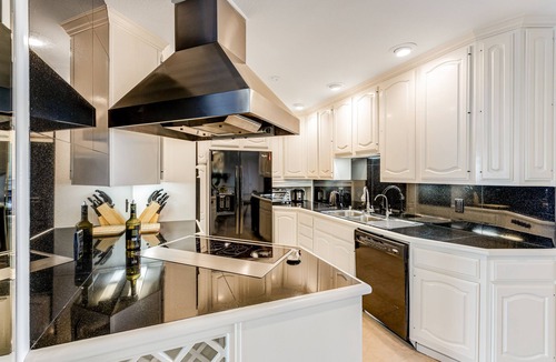 Santa Ana Heights Condo | Ocean-view condo, balcony, clubhouse, gym, pool, hot tub, snowbird haven