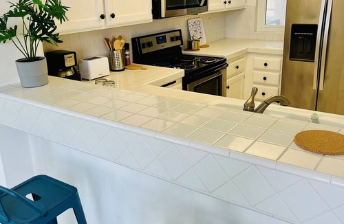 Huntington Beach Condo | Ocean view escape in Surf City with 2x Parking Spots