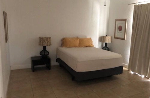 Alice Town House | Ocean Views in Paradise