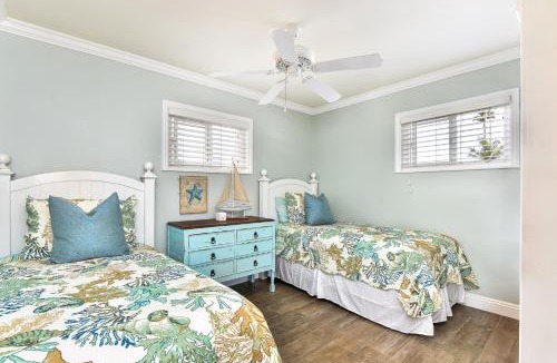 Balboa Peninsula House | Oceanfront Back Home with View of the Sea