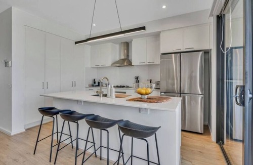 Taperoo House | Oceanview Luxury with Dedicated Workspace