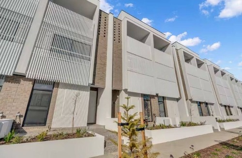 Taperoo House | Oceanview Luxury with Dedicated Workspace