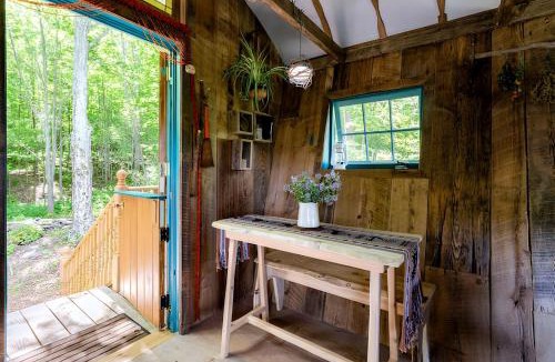 Roxbury House | Off-Grid Rustic Glamping Experience Ideal to Reconnect in NY