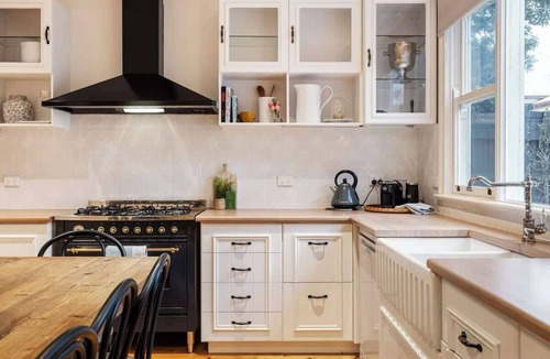 Yarra Glen House | Oliver's Cottage Yarra Valley | Spa and Sauna
