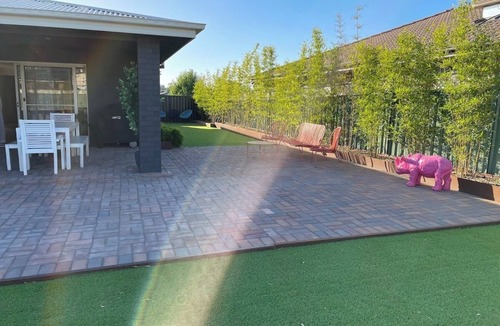 Dubbo House | On the Park-Modern 4 Bedroom 3 living Area Home 100m to Parks a& Shopping Centre