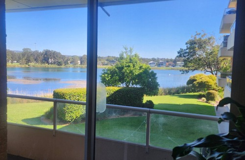 Narrabeen Apartment | One bedroom unit On the first floor Great view of narrabeen Lakes Walk to beach