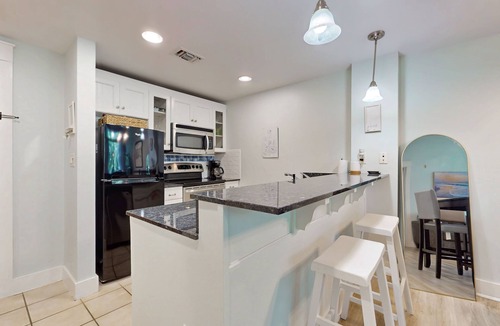 Baytowne Wharf Condo | Open and attractive condo near beach with shared pool & hot tub