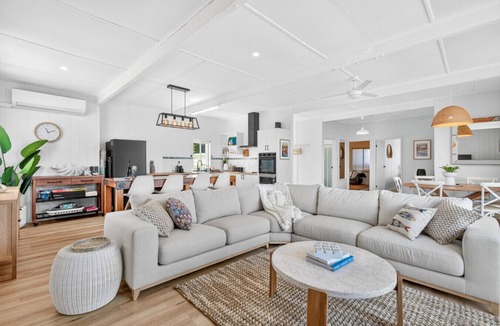 Port Elliot House | Open the Door to Spectacular Views. Walk to everything. Very Pet Friendly.