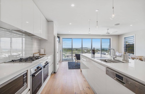 Crescent Head House | PACIFIC HOUSE - LUXURY HOLIDAY HOME WITH OCEAN VIEWS