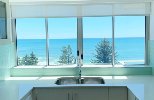 Burleigh Heads Hotel | Pacific Regis Apartments