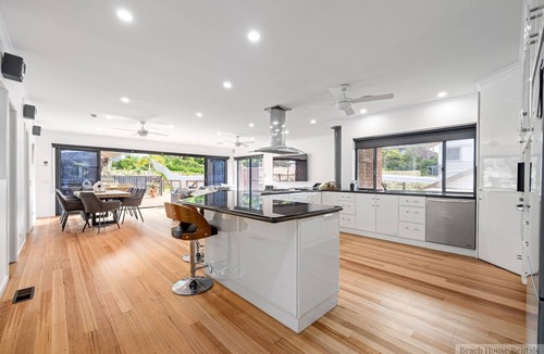 Tootgarook House | PANORAMA SUPER SIZED OUTDOOR HEATED POOL & SPA ENTERTAINER,TOOTGAROOK