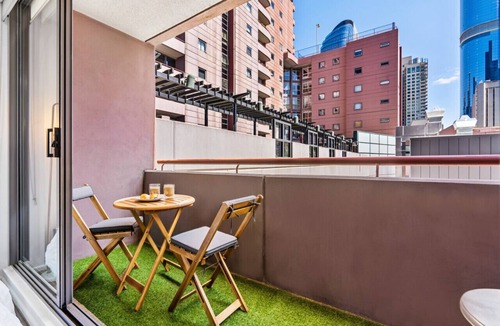 Chinatown Apartment | Paris End Chic - 2-bedroom apartment in Melbourne's Theatre District!