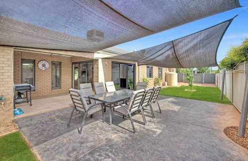 Moama House | Parkview - Echuca Holiday Homes