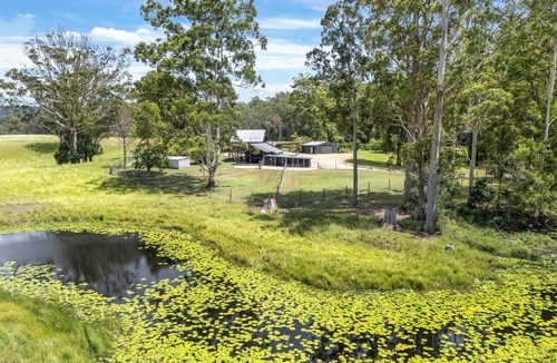 Valla House | Peaceful 4 acre retreat, entire property & 3 dwellings. Perfect for families