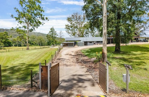 Valla House | Peaceful 4 acre retreat, entire property & 3 dwellings. Perfect for families