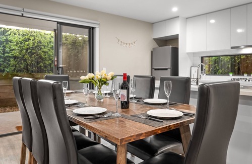Golden Point House | Peaceful and Private Modern Townhouse - Steps from Sovereign Hill & Lake Esmond